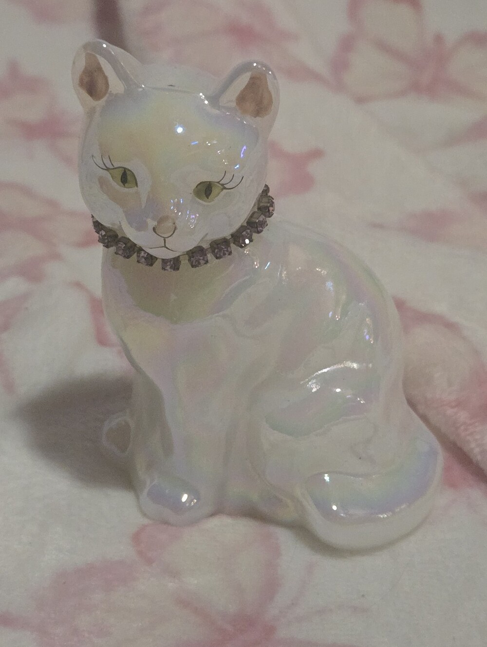 Vtg 1992, Fenton, Iridescent White Cat Figurine with Rhinestone Collar -